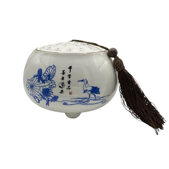Chinese Ceramic Tea Caddy with Blue Crane Design Airtight Lid with Tassel - Picture 1 of 15
